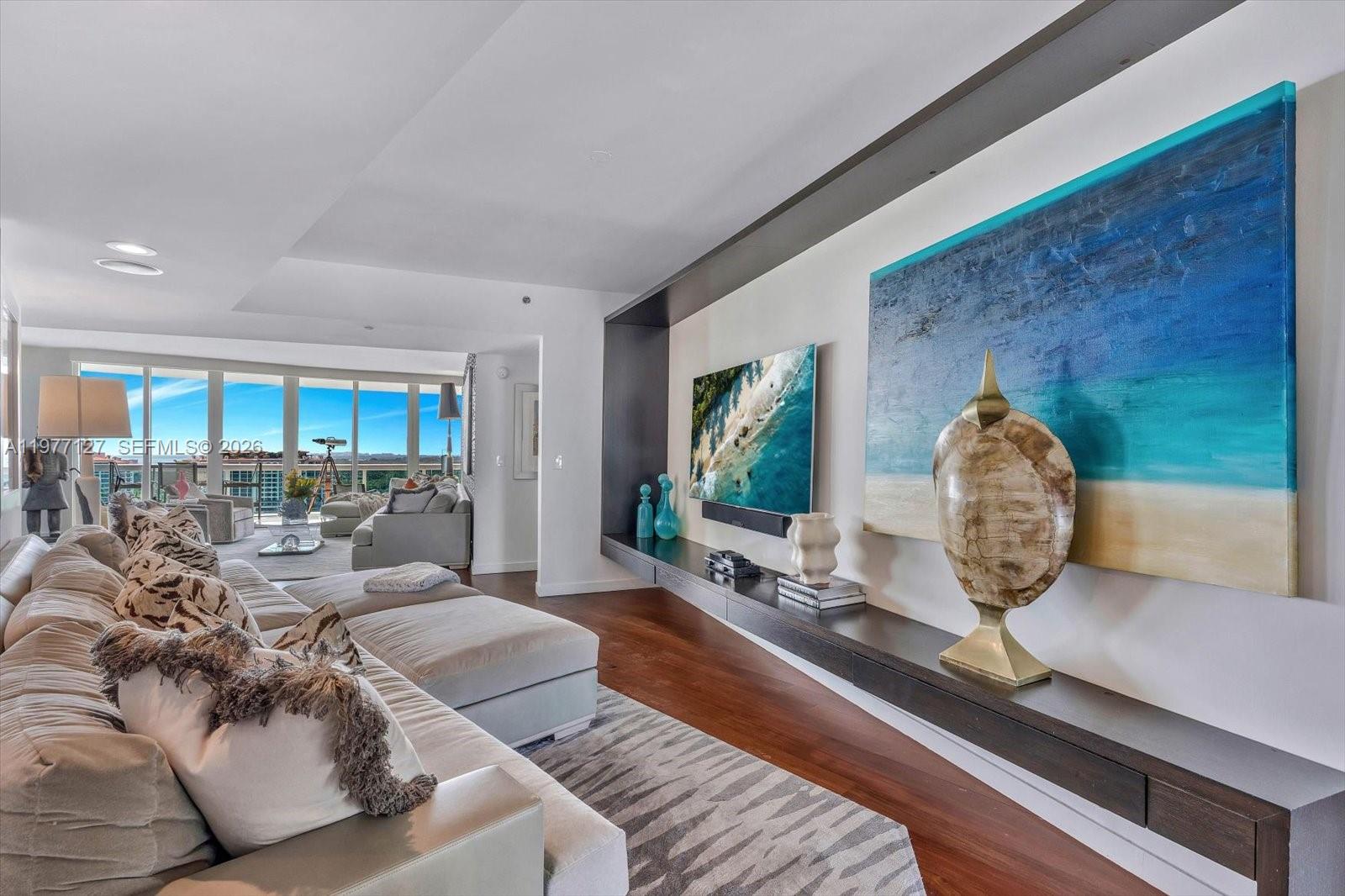 1000 S Pointe Dr #1503 Miami Beach, FL 33139