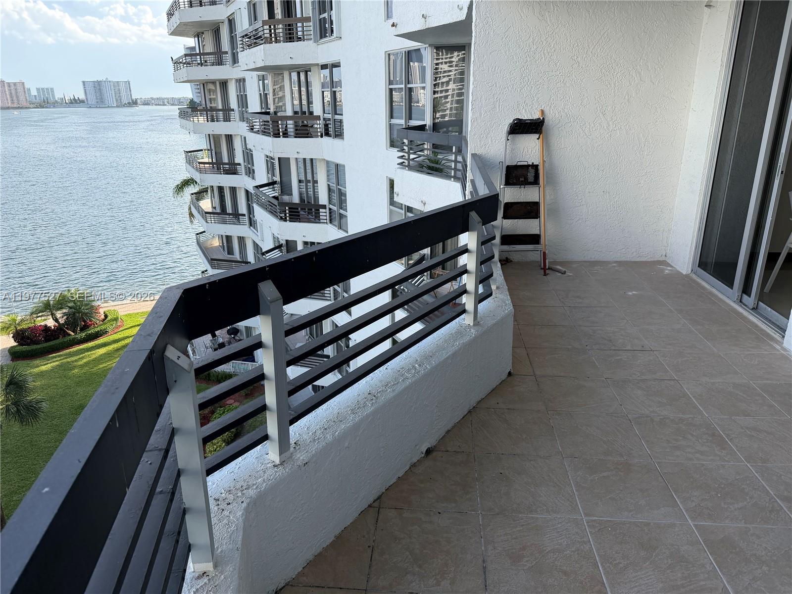 3600 Mystic Pointe Dr #615 Aventura, FL 33180