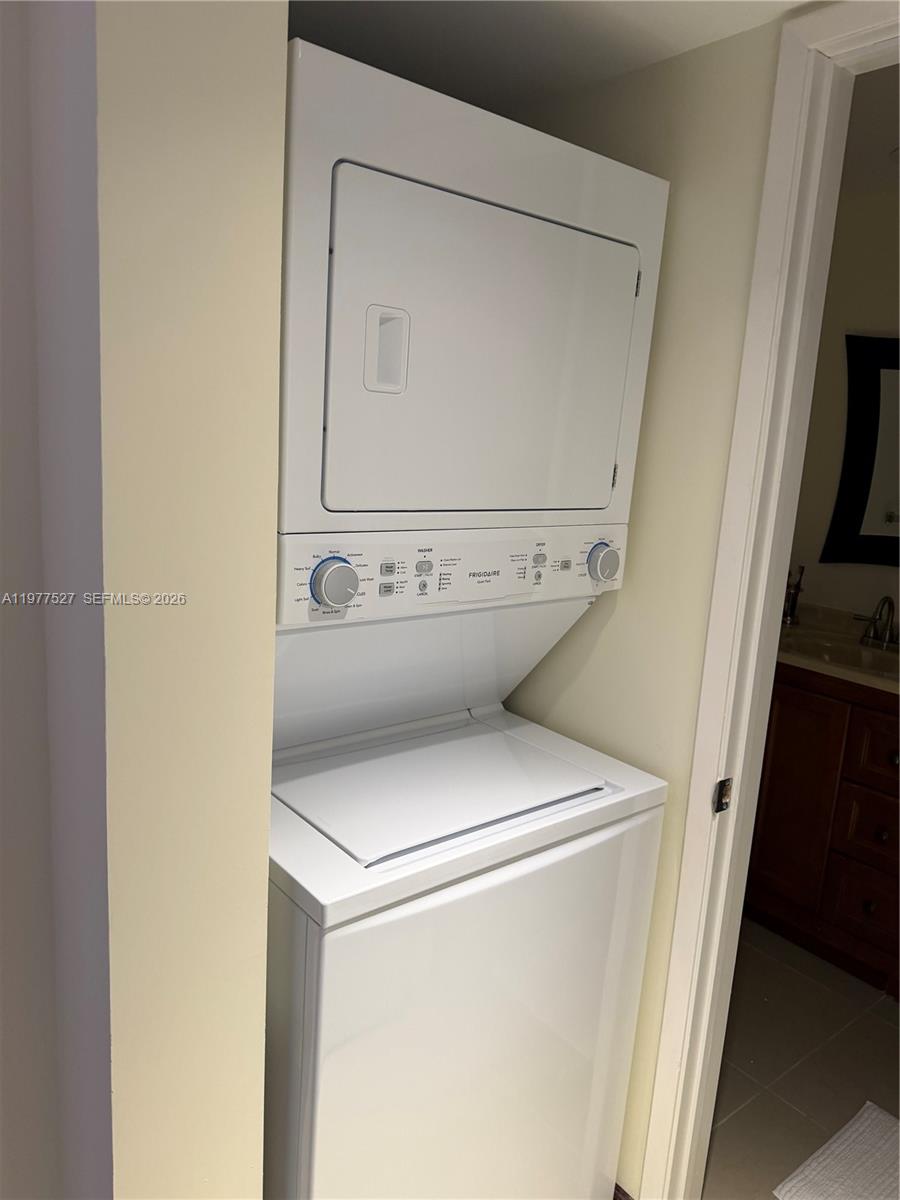 3600 Mystic Pointe Dr #615 Aventura, FL 33180