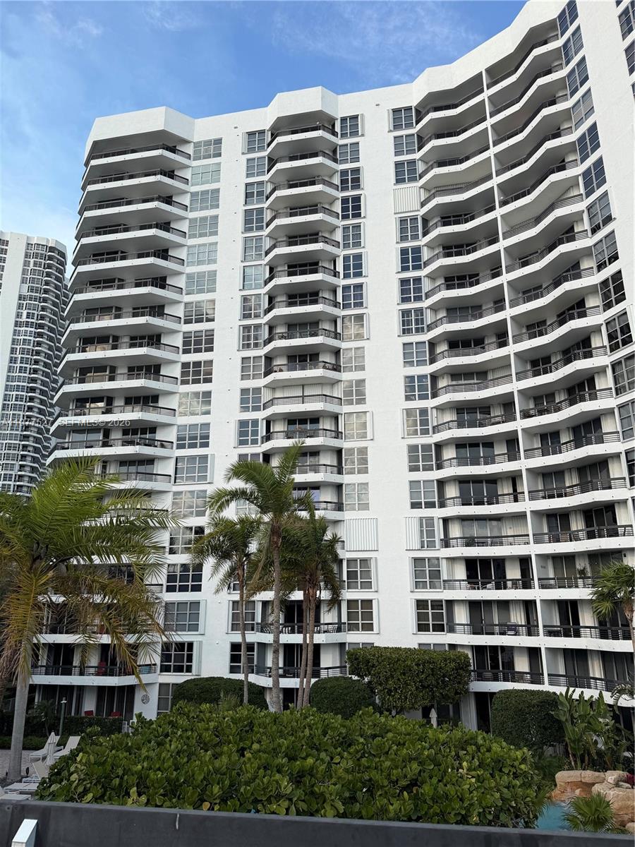 3600 Mystic Pointe Dr #615 Aventura, FL 33180