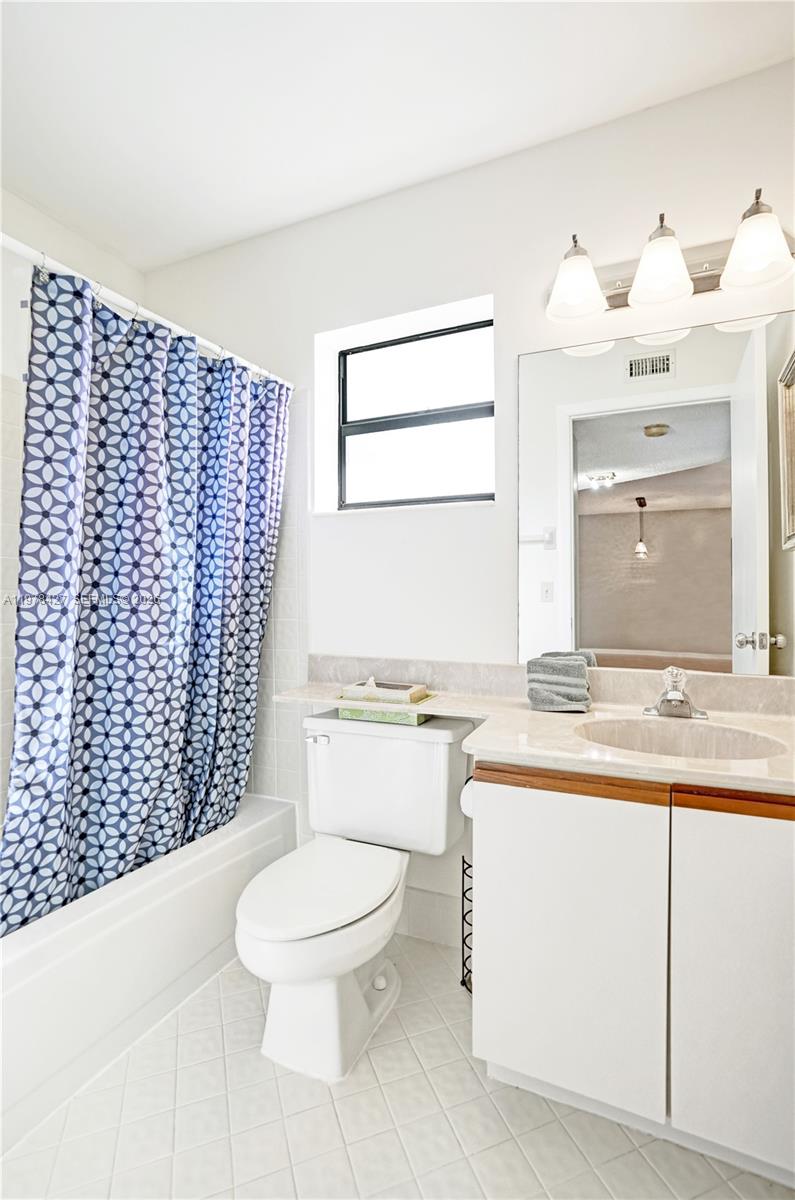 2541 N Carambola Cir N #1832 Coconut Creek, FL 33066