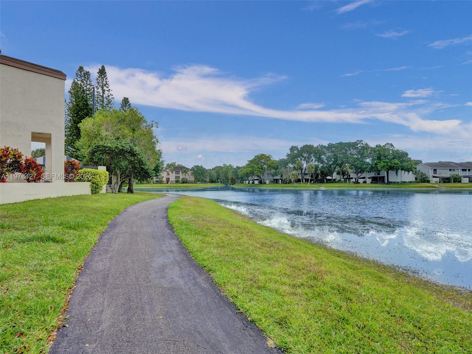 2541 N Carambola Cir N #1832 Coconut Creek, FL 33066