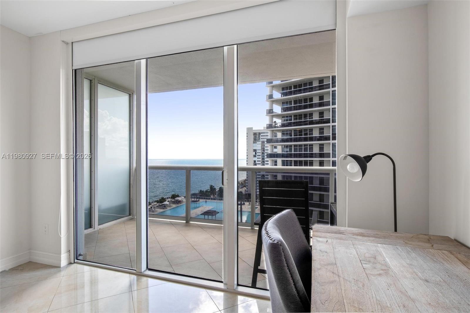 image Beach Club 211