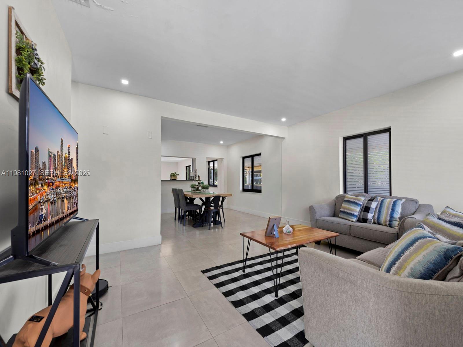 252 E 36th St Hialeah, FL 33013