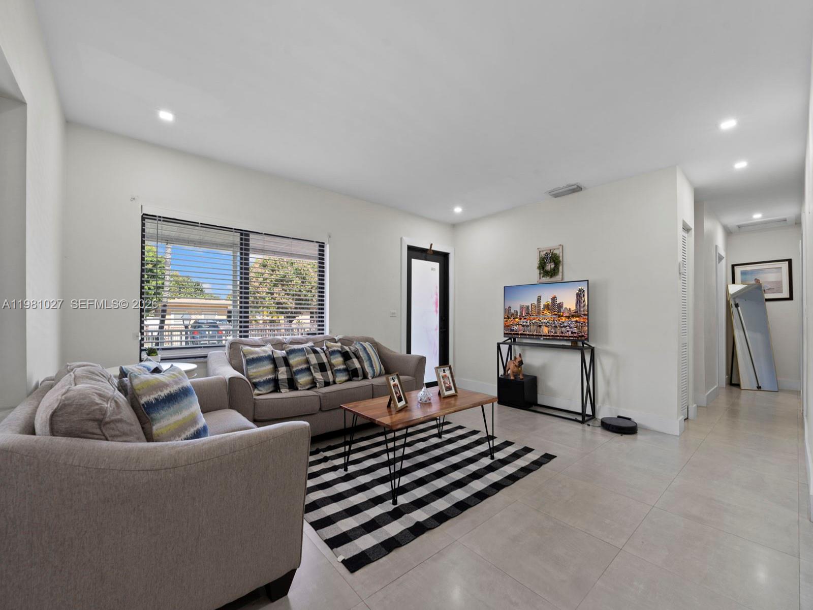 252 E 36th St Hialeah, FL 33013