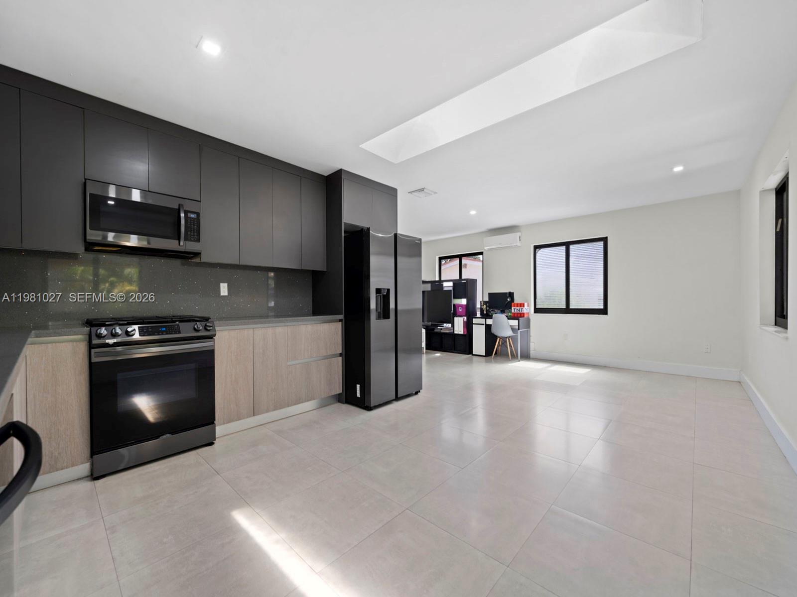 252 E 36th St Hialeah, FL 33013