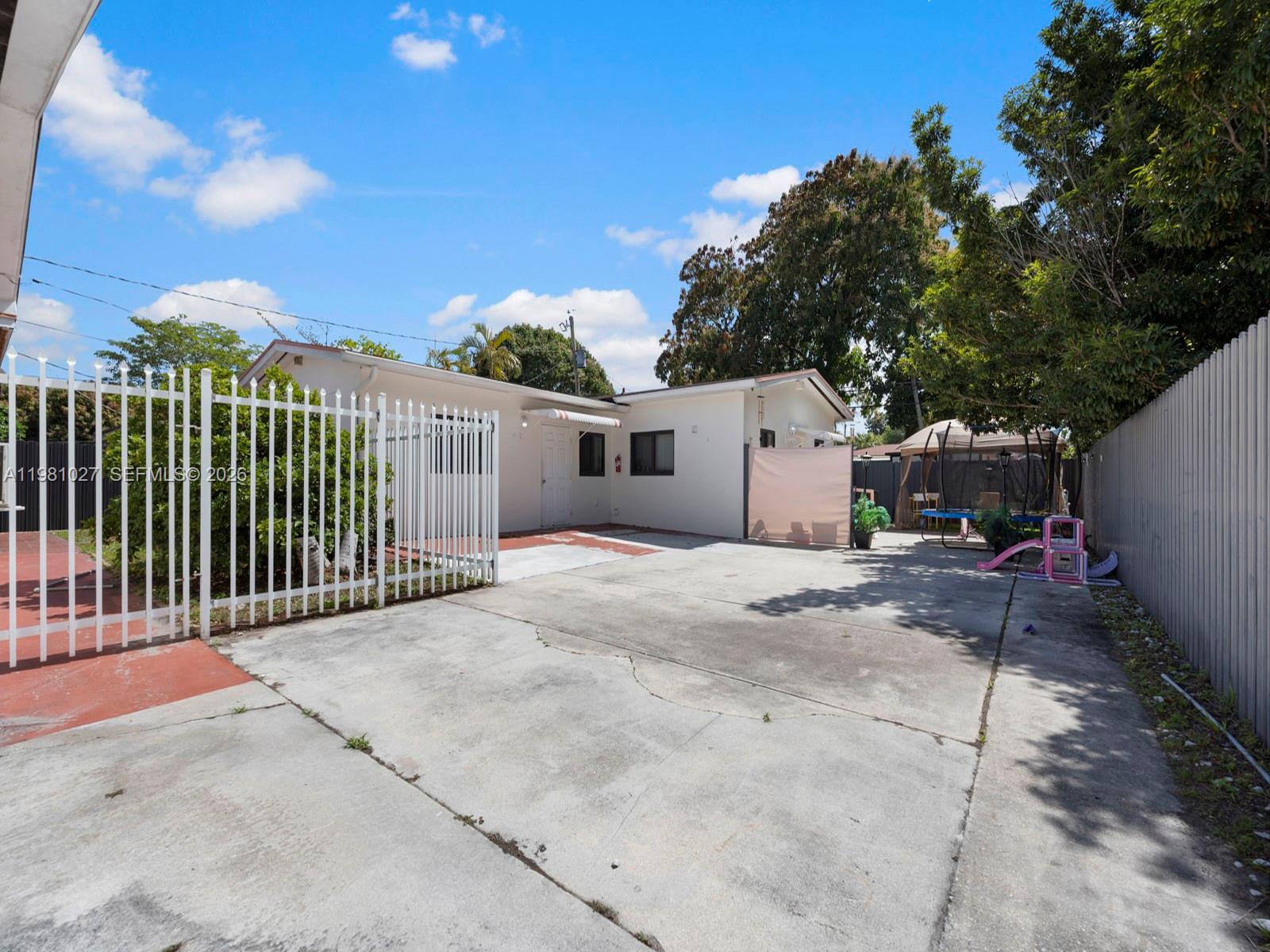 252 E 36th St Hialeah, FL 33013