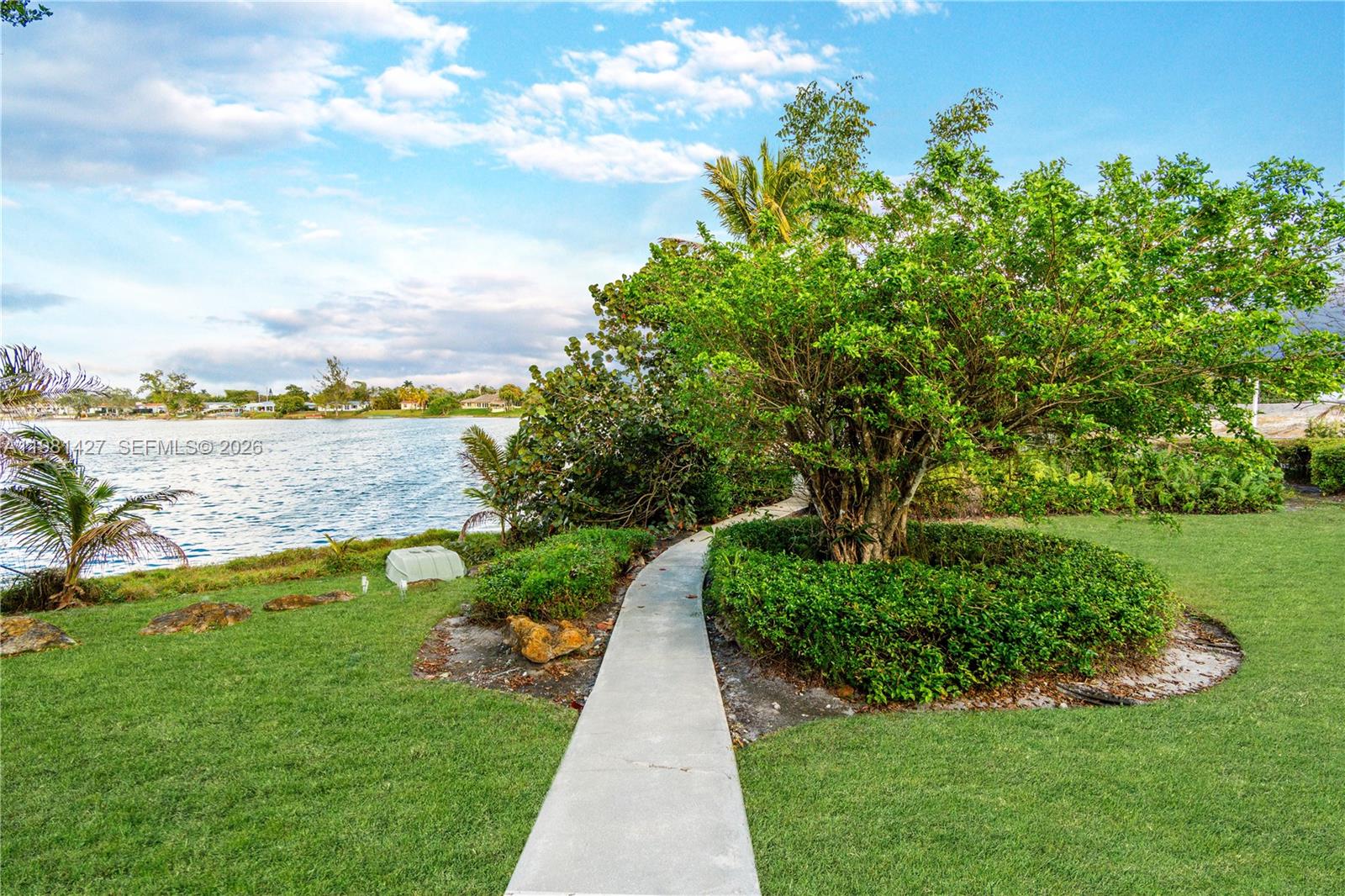 4725 SW 89th Ave Miami, FL 33165