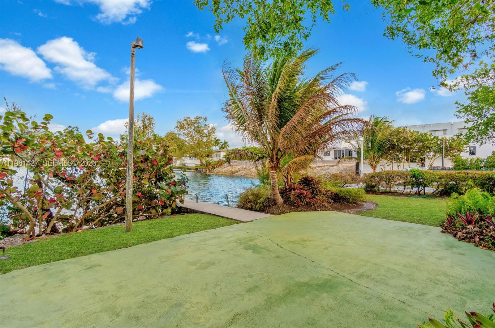 4725 SW 89th Ave Miami, FL 33165