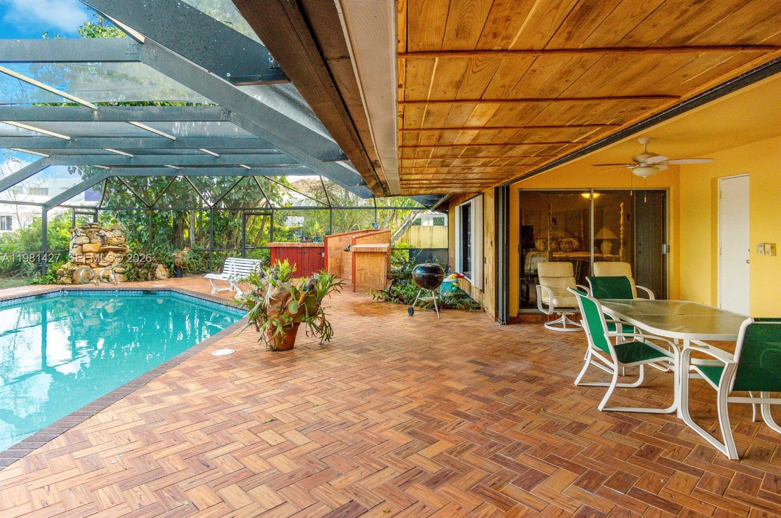 4725 SW 89th Ave Miami, FL 33165