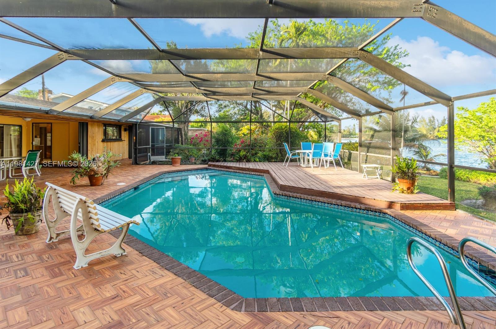 4725 SW 89th Ave Miami, FL 33165