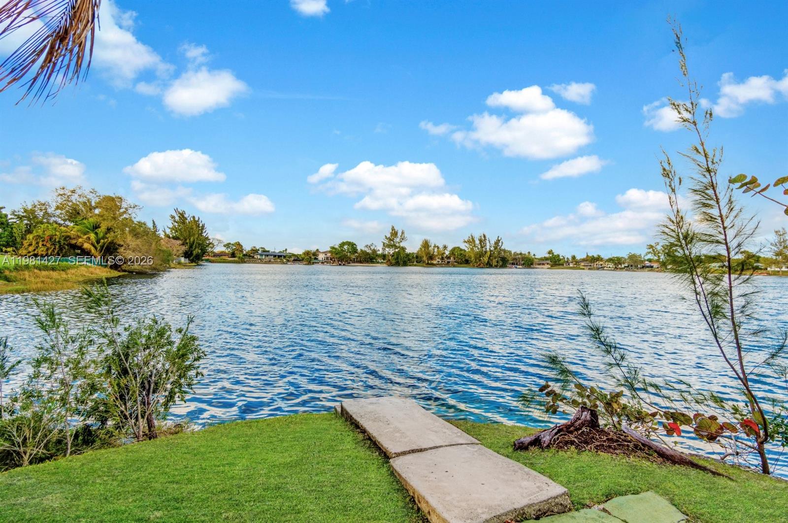 4725 SW 89th Ave Miami, FL 33165