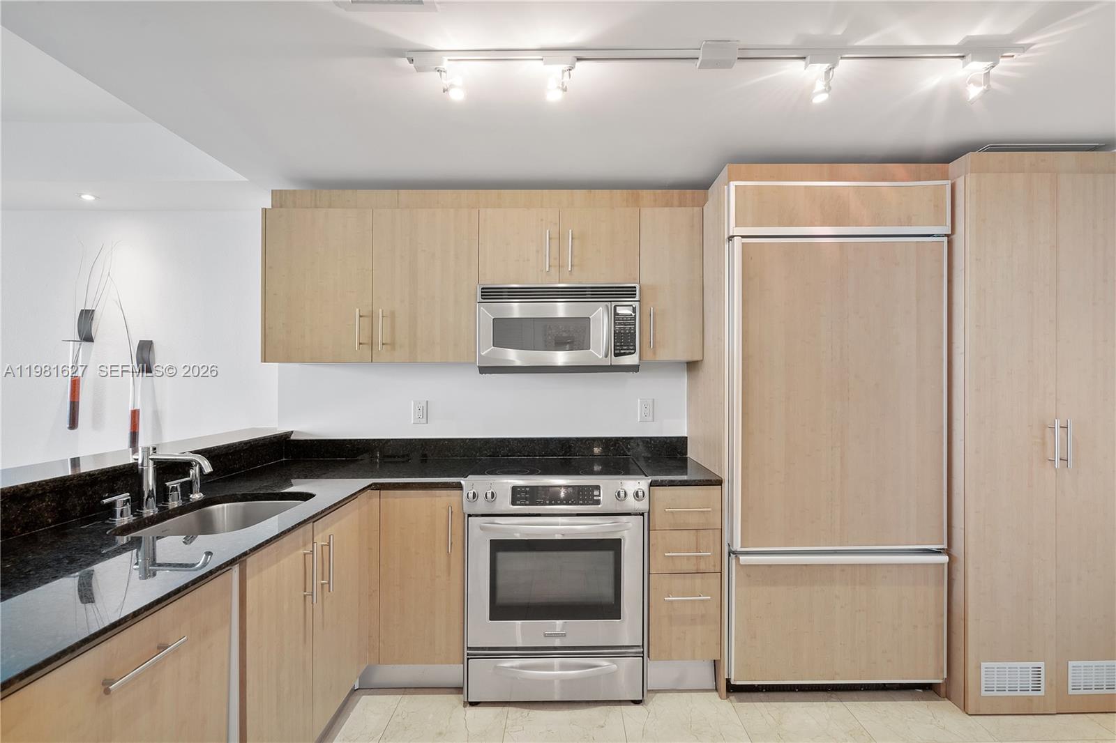 10275 Collins Ave #605 Bal Harbour, FL 33154