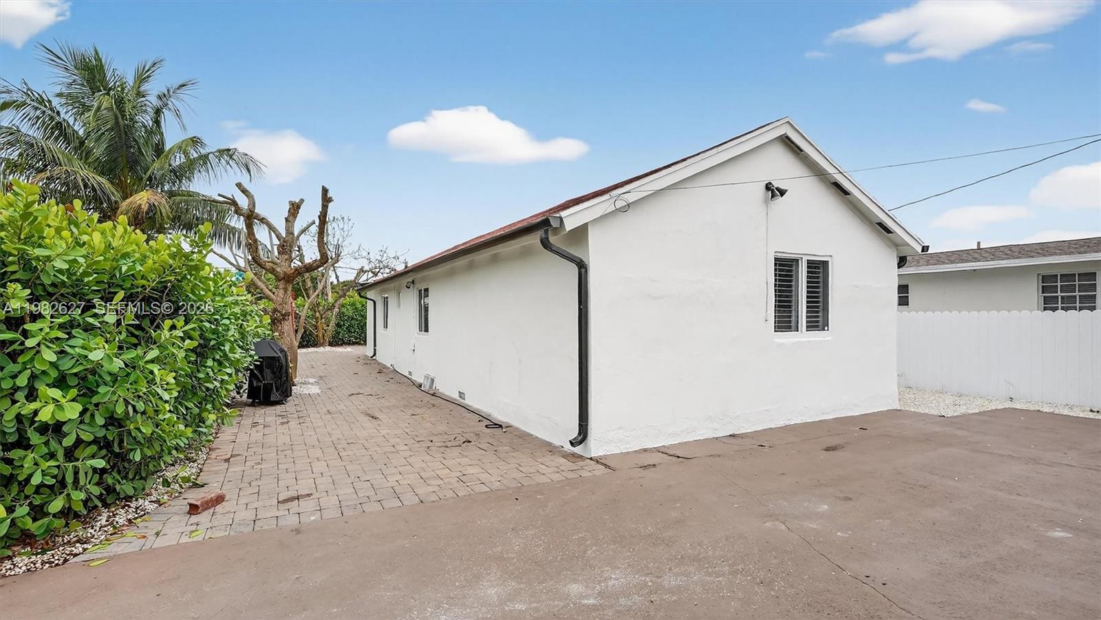 2845 SW 67th Ave Miami, FL 33155