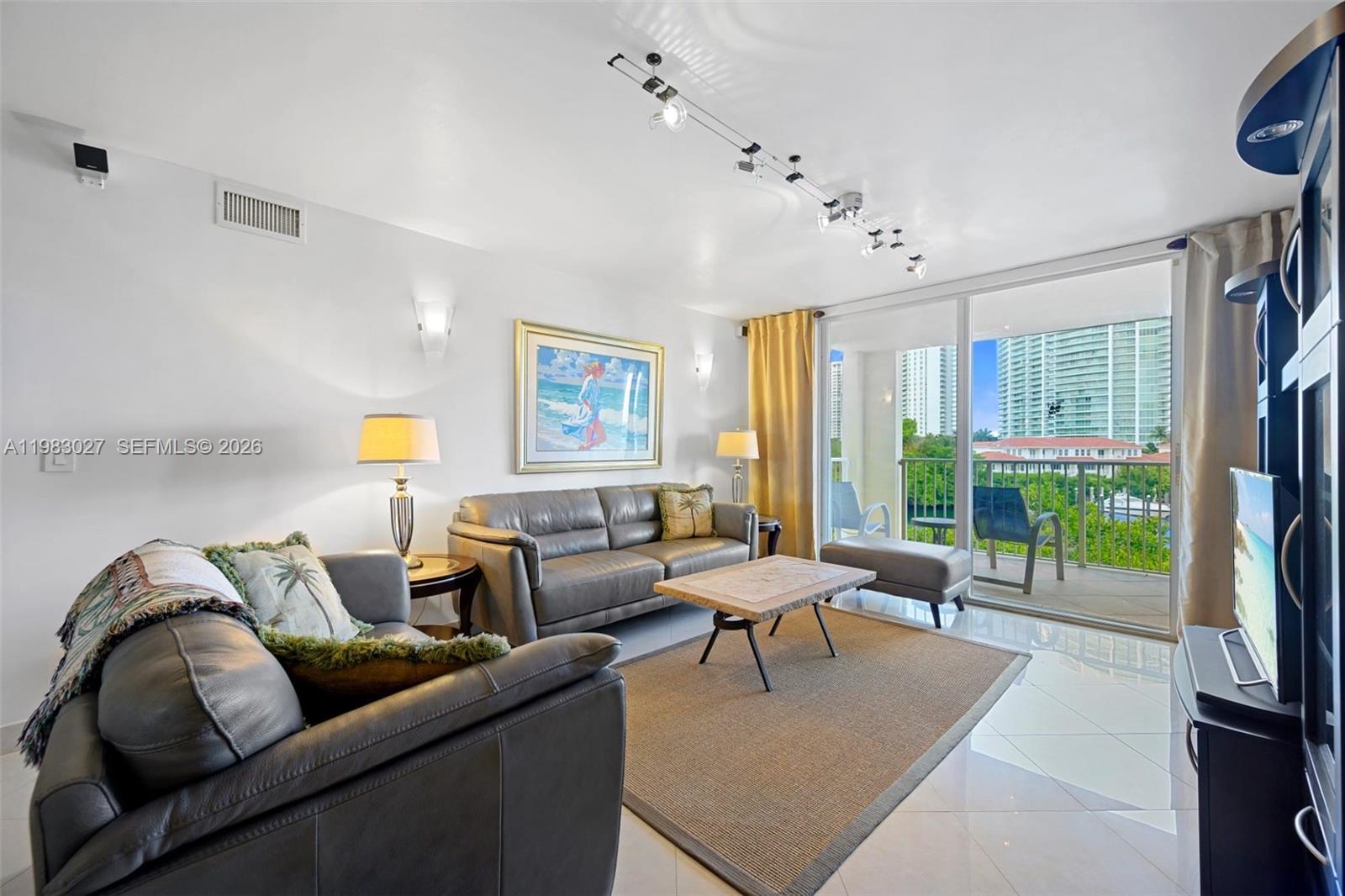 19999 E Country Clb Dr #1406 Aventura, FL 33180