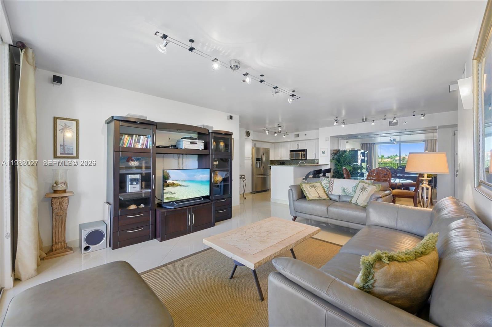 19999 E Country Clb Dr #1406 Aventura, FL 33180