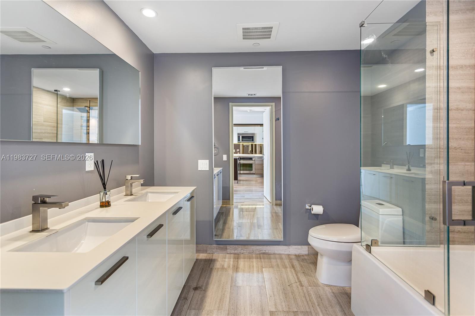 1300 Brickell Bay Dr #1102 Miami, FL 33131