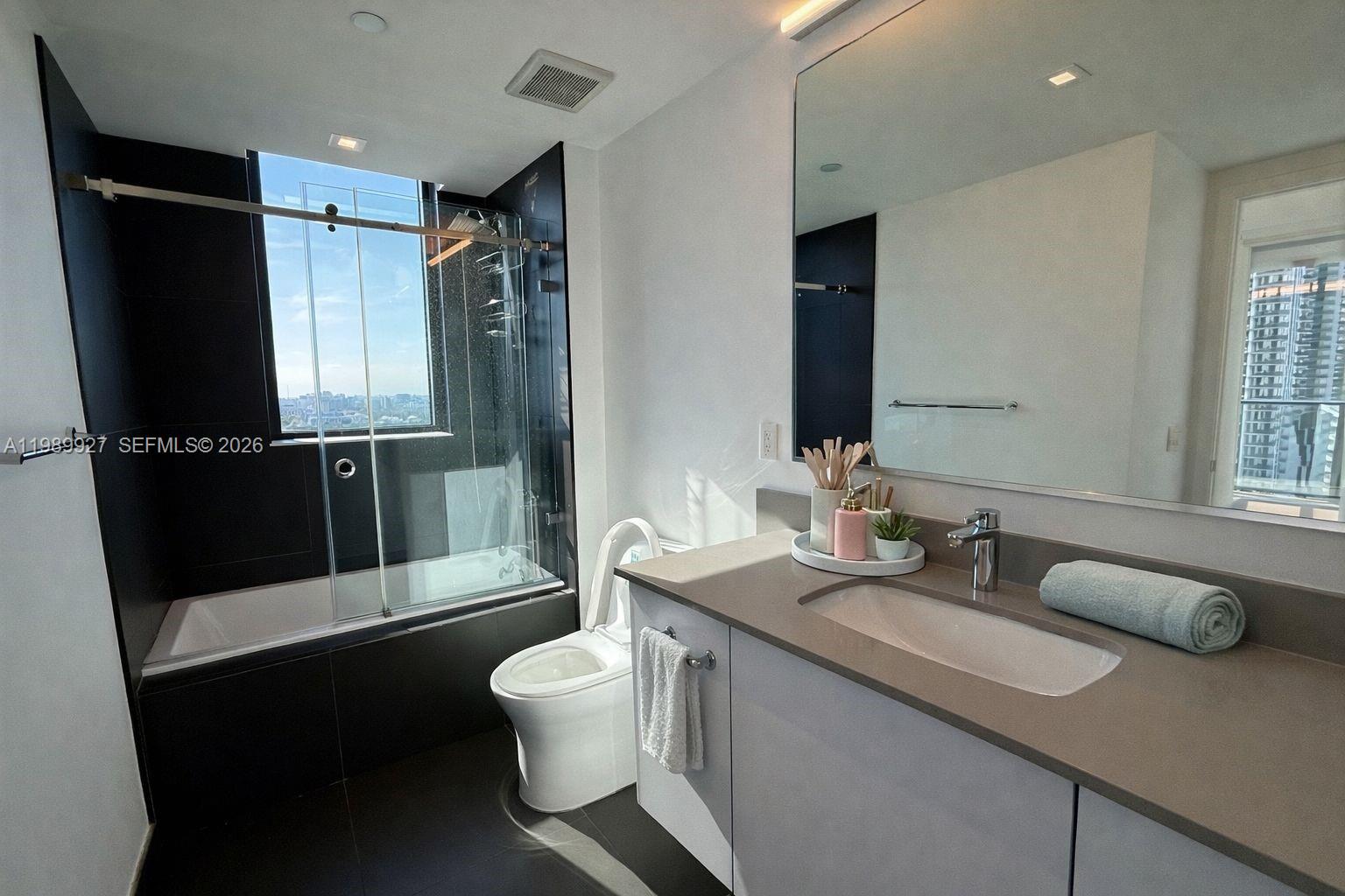 1600 NE 1st Ave #1210 Miami, FL 33132