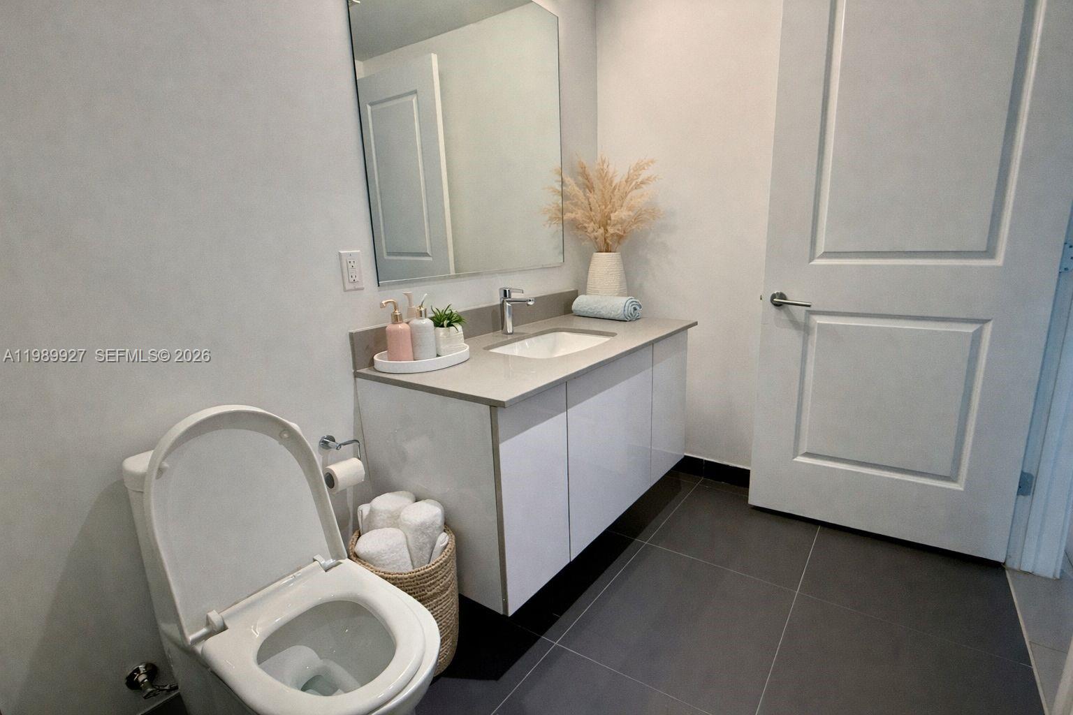 1600 NE 1st Ave #1210 Miami, FL 33132