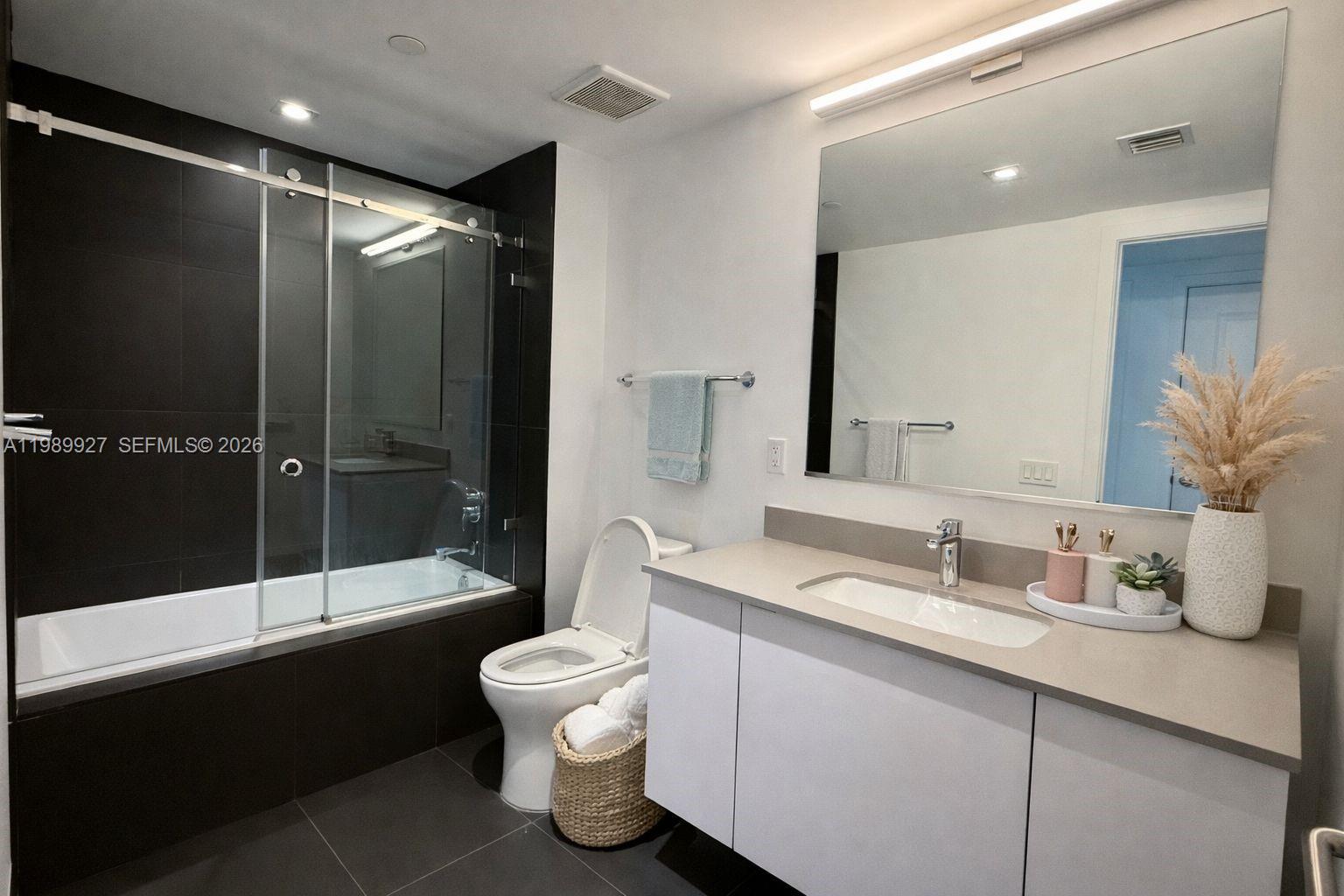 1600 NE 1st Ave #1210 Miami, FL 33132