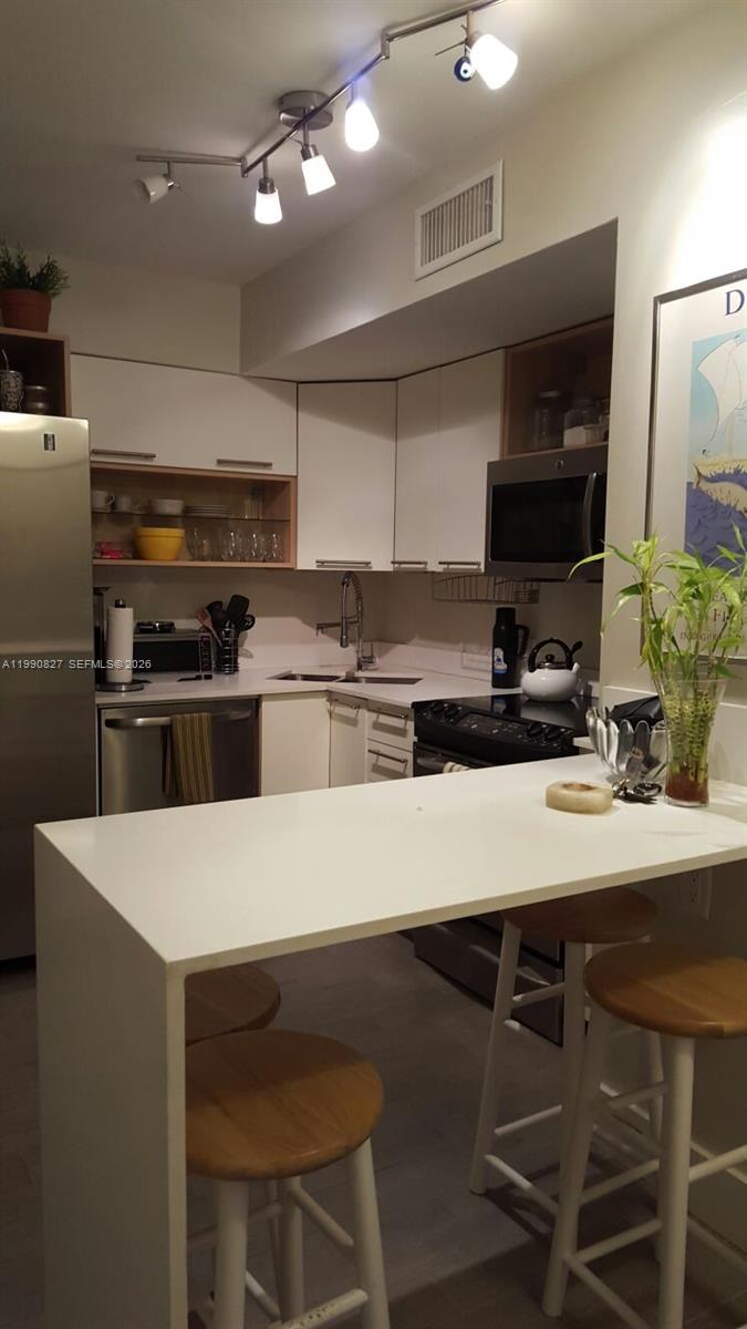 1075 93rd St #206 Bay Harbor Islands, FL 33154