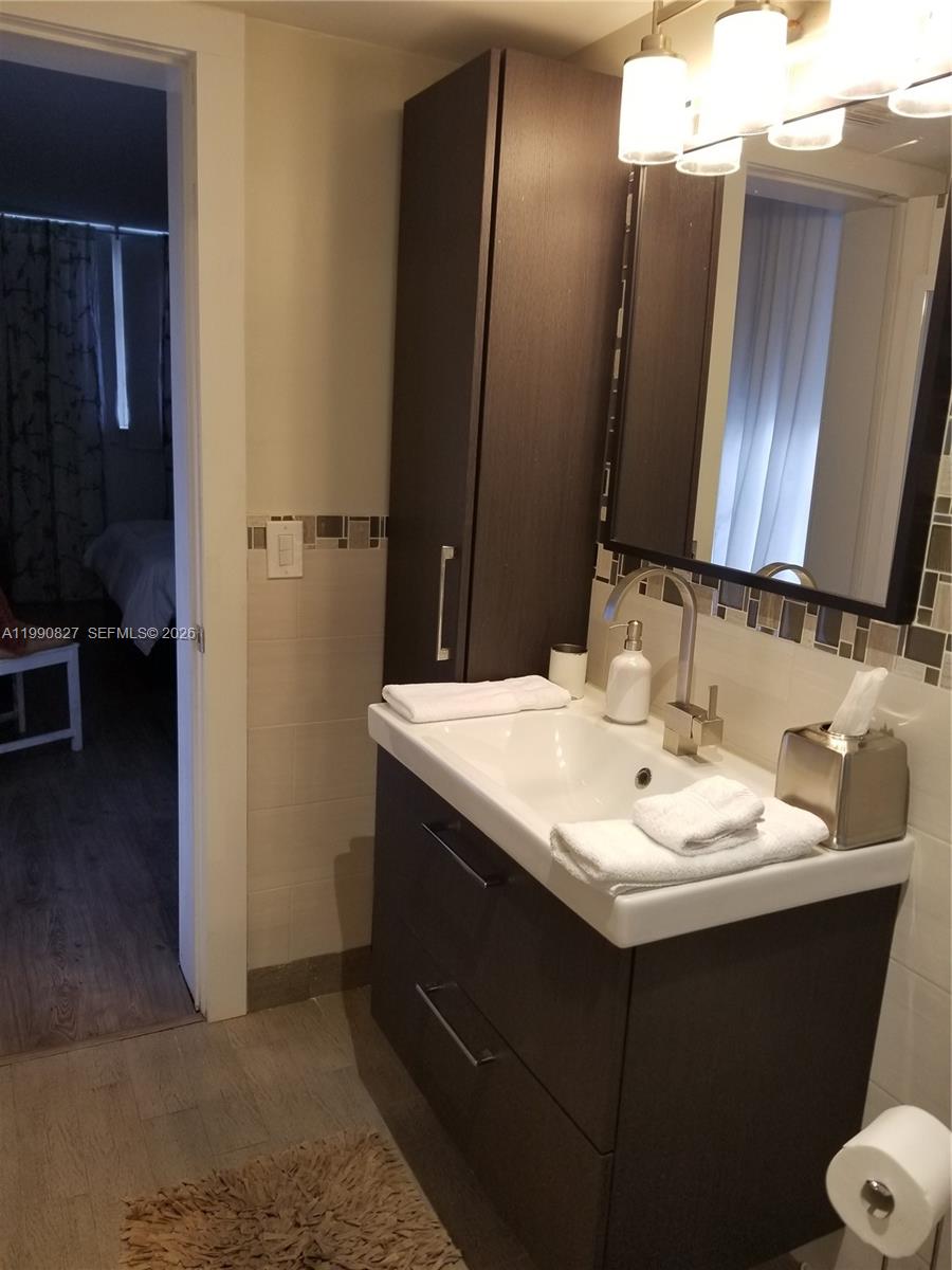 1075 93rd St #206 Bay Harbor Islands, FL 33154