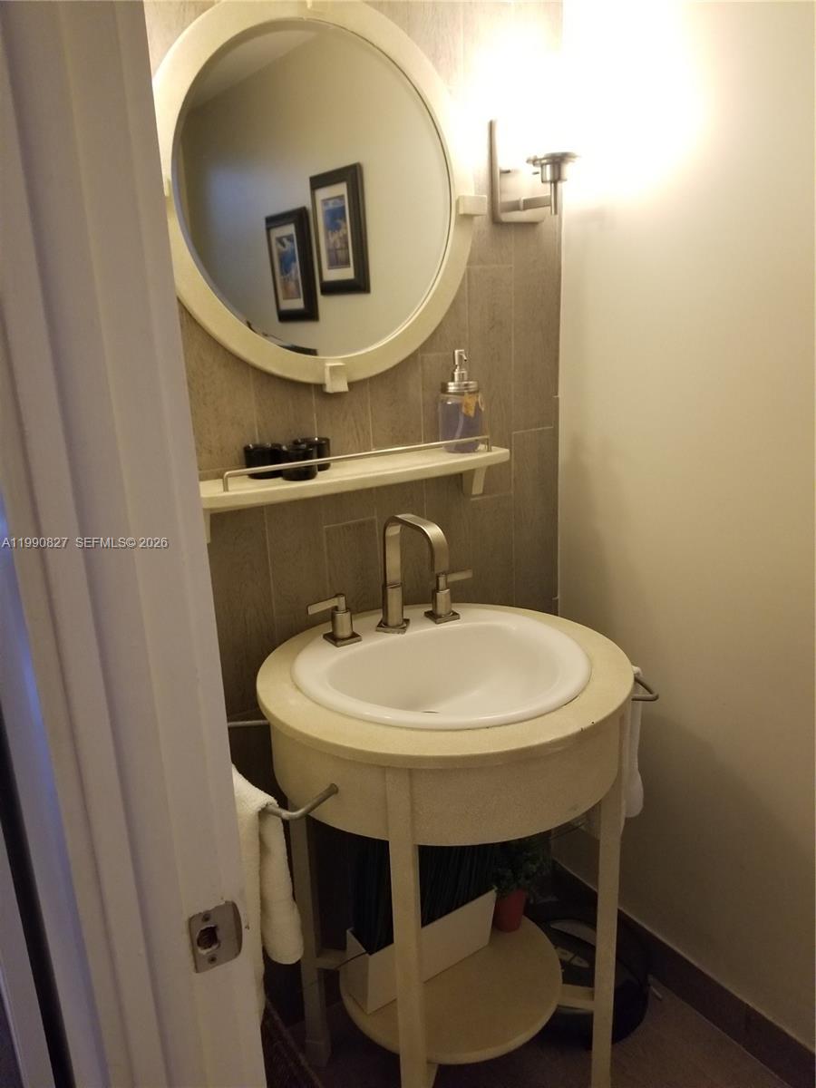 1075 93rd St #206 Bay Harbor Islands, FL 33154