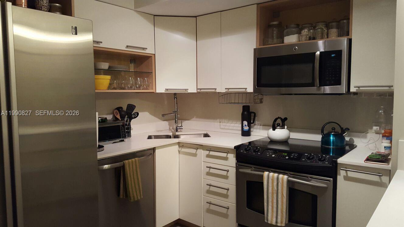 1075 93rd St #206 Bay Harbor Islands, FL 33154