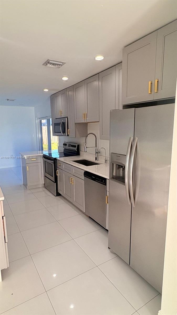 4680 NE 2nd Ave Oakland Park, FL 33334