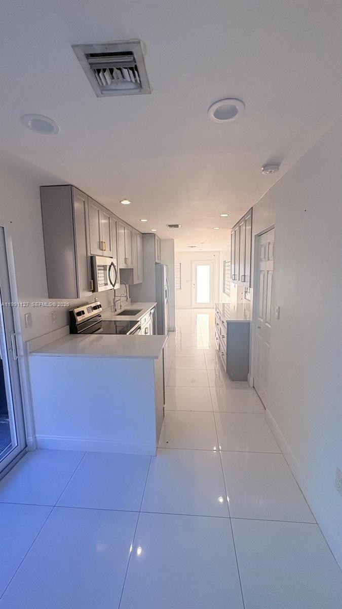 4680 NE 2nd Ave Oakland Park, FL 33334