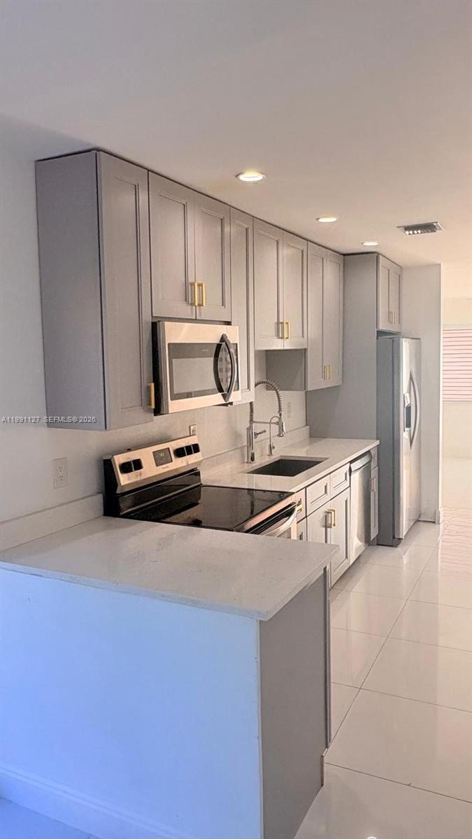 4680 NE 2nd Ave Oakland Park, FL 33334