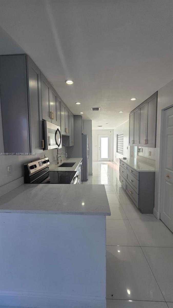 4680 NE 2nd Ave Oakland Park, FL 33334