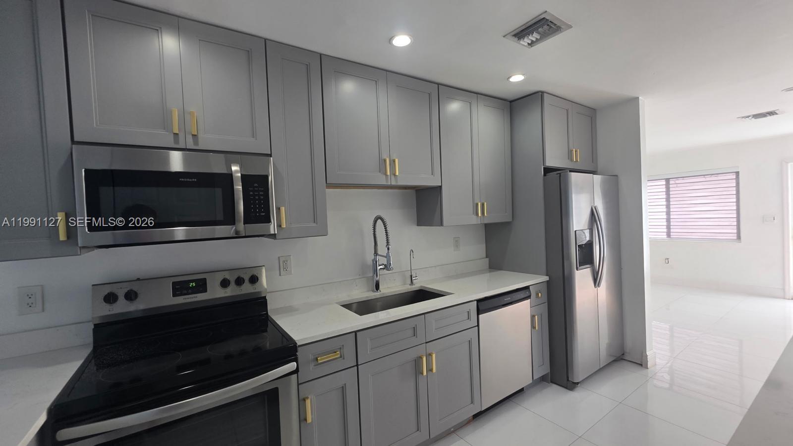 4680 NE 2nd Ave Oakland Park, FL 33334