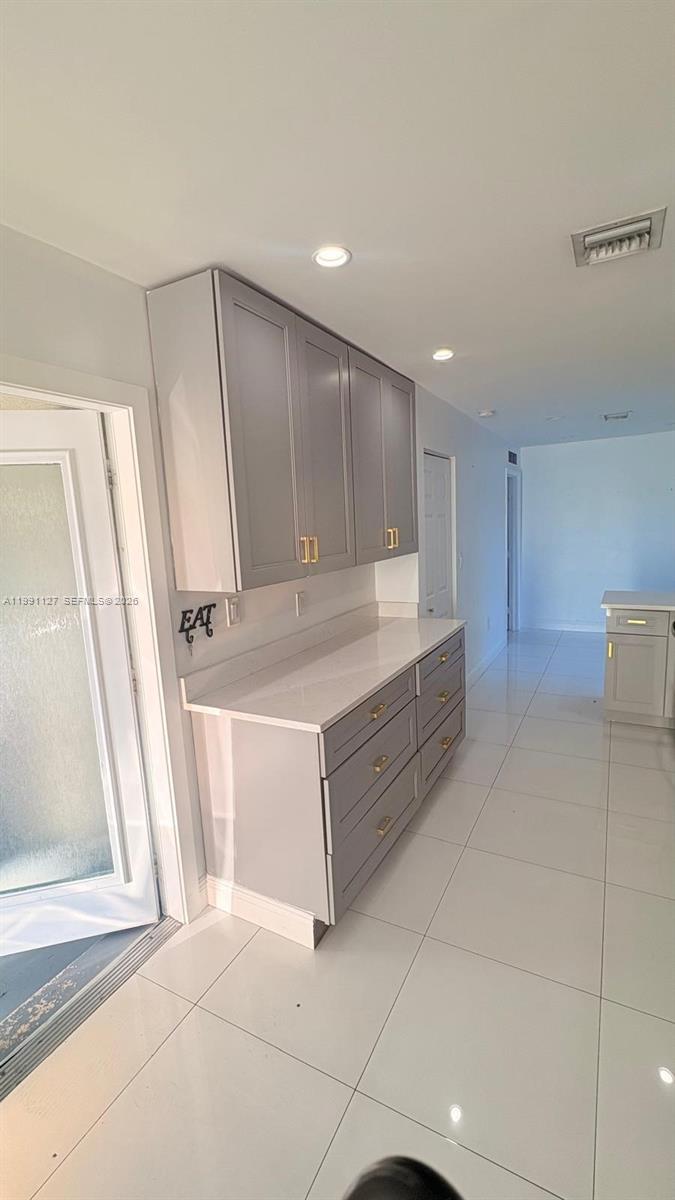 4680 NE 2nd Ave Oakland Park, FL 33334