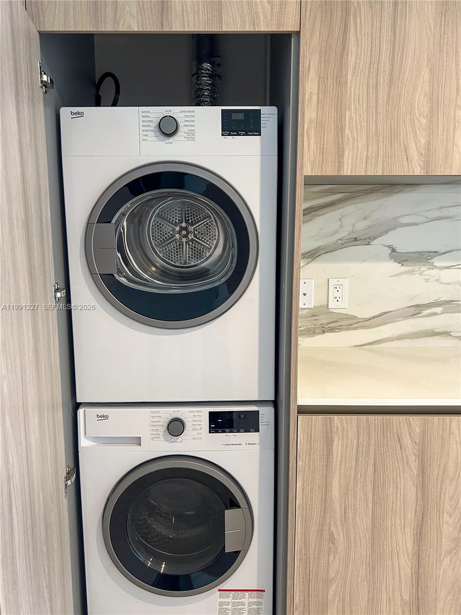 77 SE 5th #3614 Miami, FL 33131