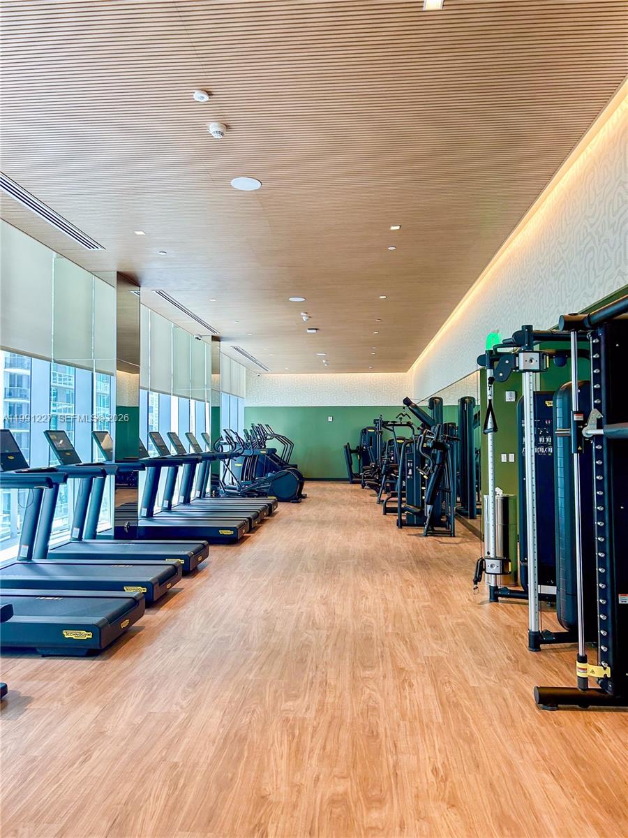 77 SE 5th #3614 Miami, FL 33131