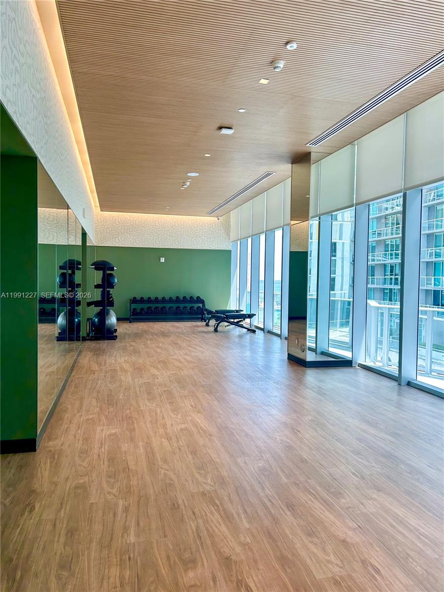 77 SE 5th #3614 Miami, FL 33131