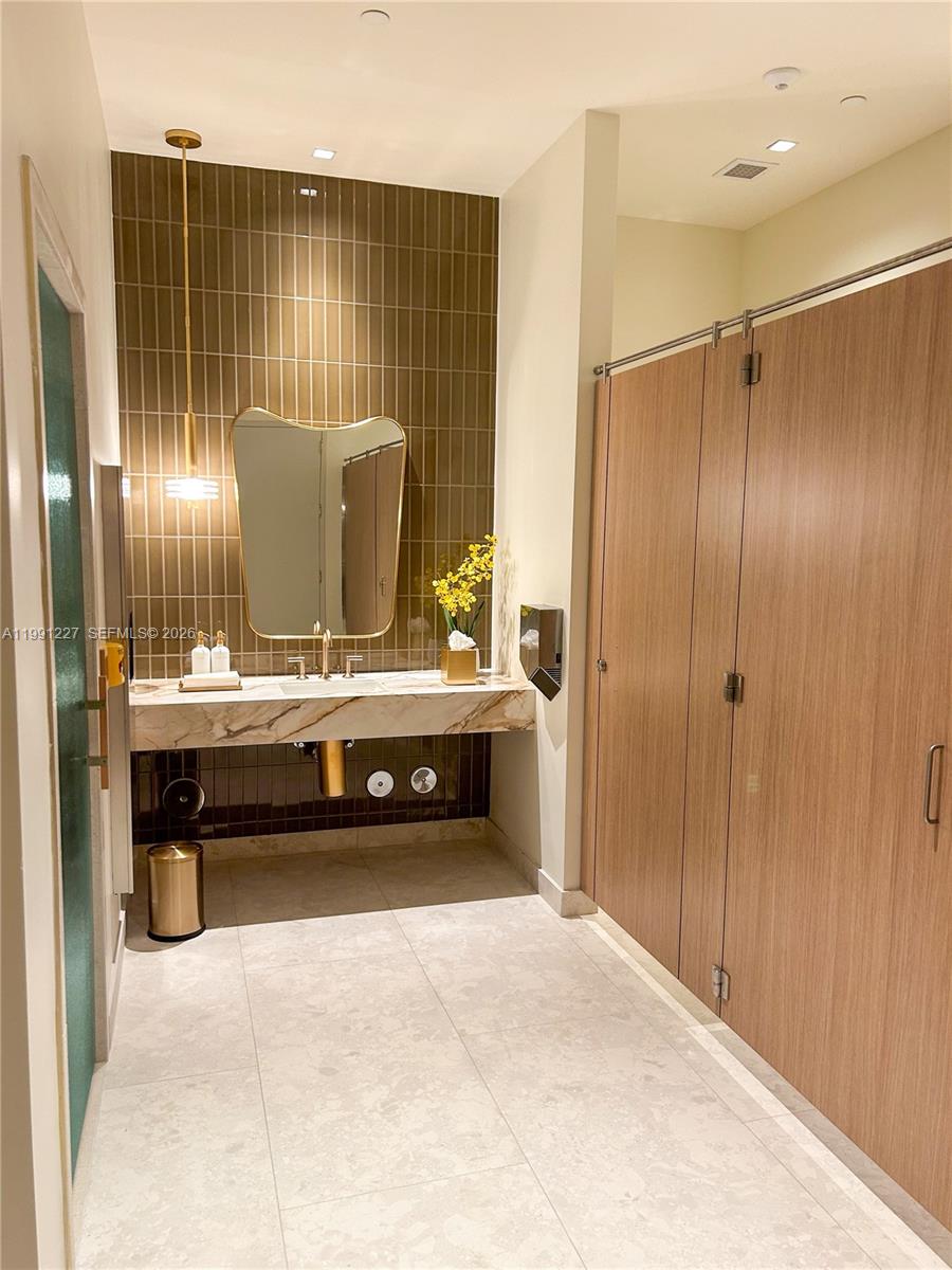 77 SE 5th #3614 Miami, FL 33131