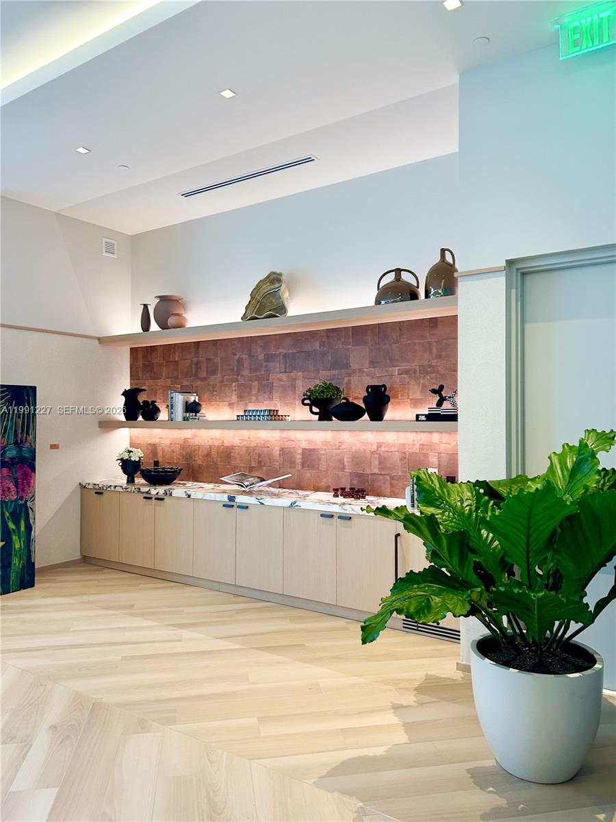 77 SE 5th #3614 Miami, FL 33131