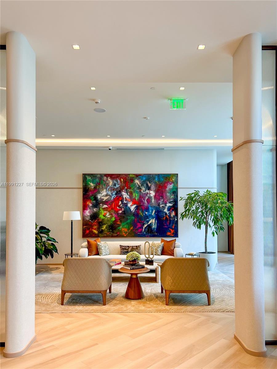 77 SE 5th #3614 Miami, FL 33131