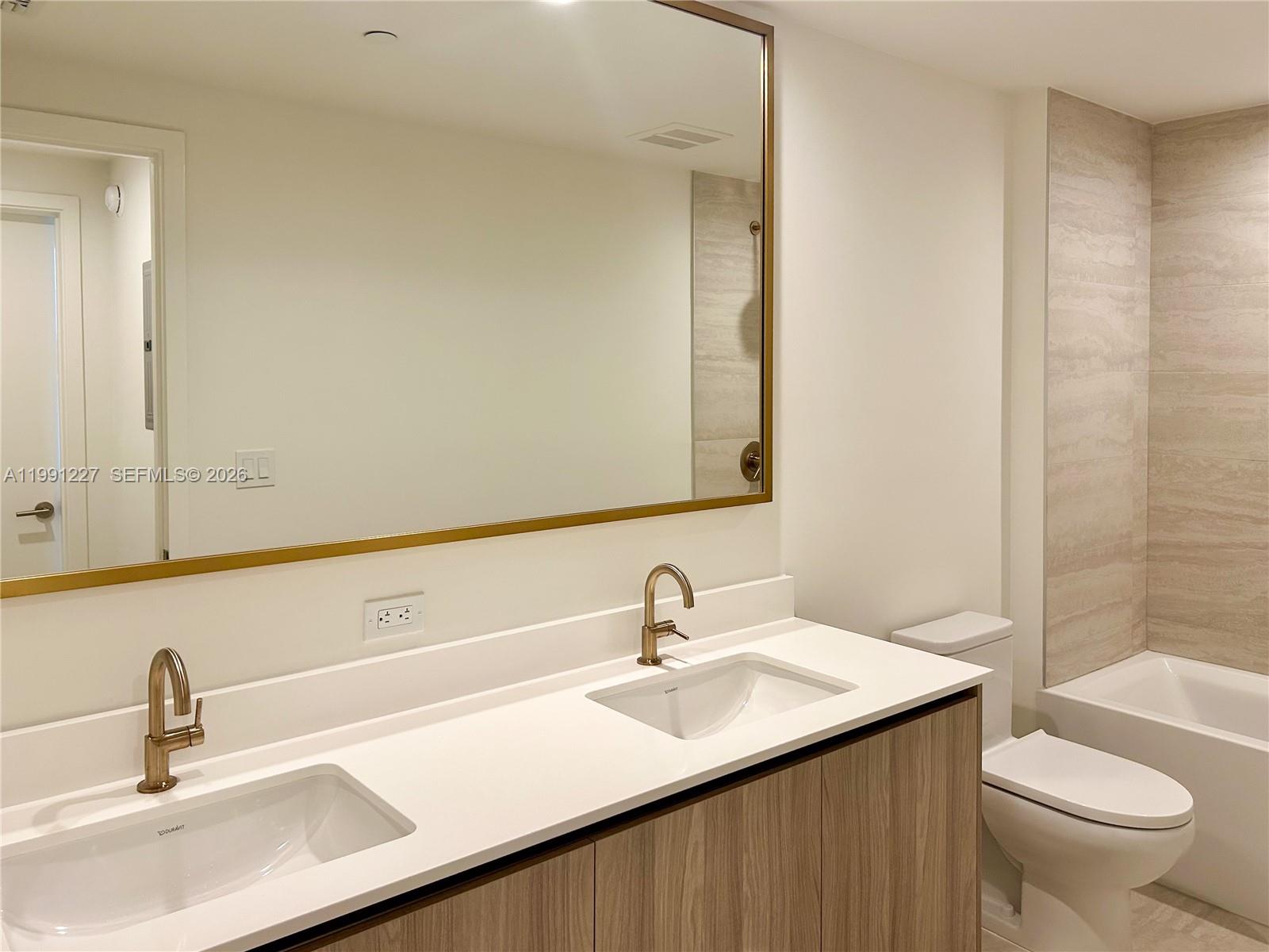 77 SE 5th #3614 Miami, FL 33131