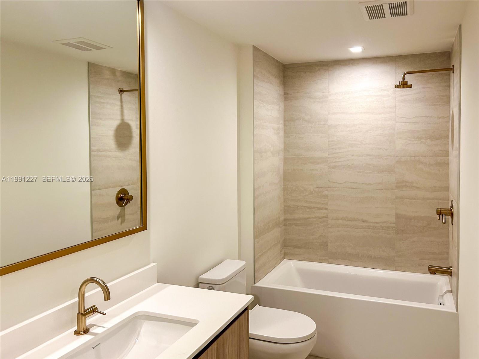 77 SE 5th #3614 Miami, FL 33131