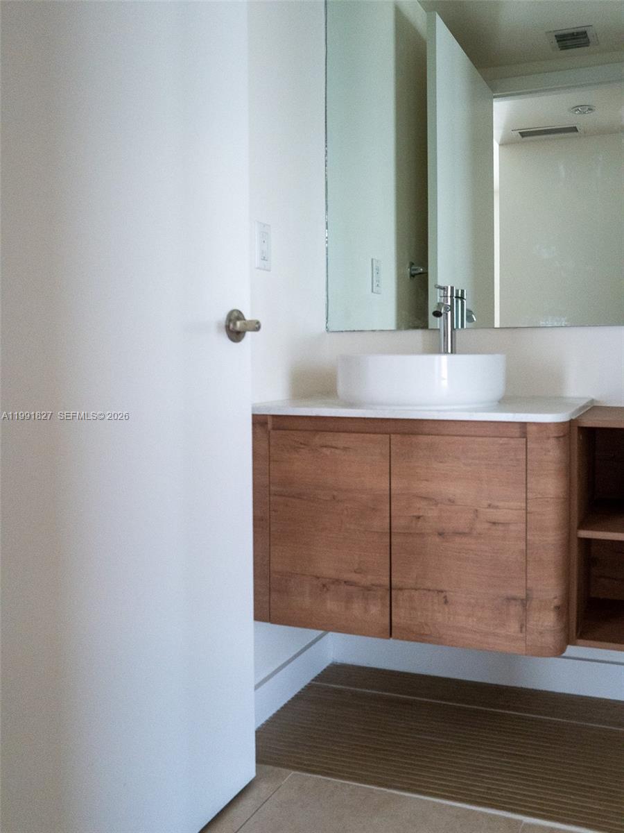 50 Biscayne Blvd #4111 Miami, FL 33132