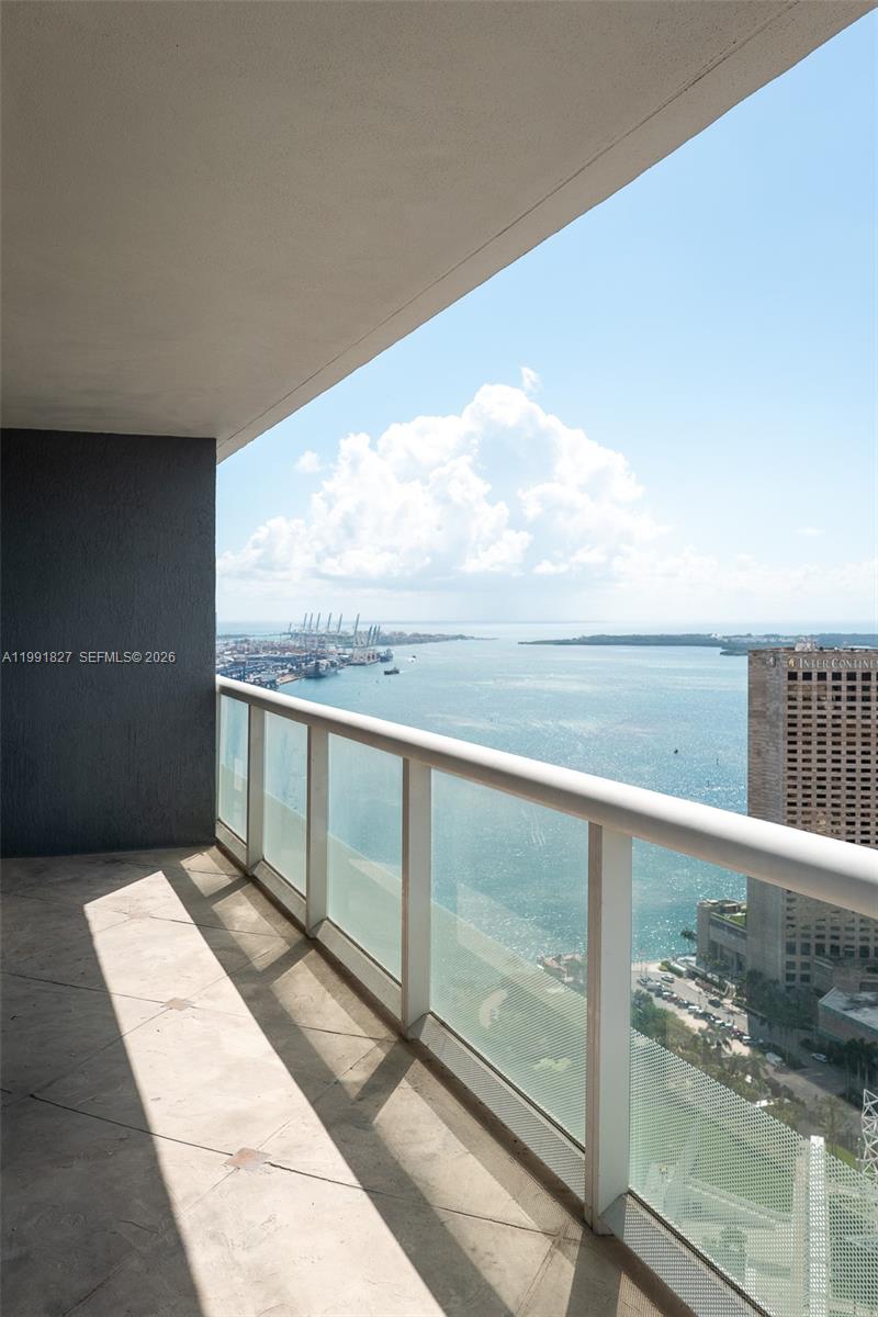 50 Biscayne Blvd #4111 Miami, FL 33132
