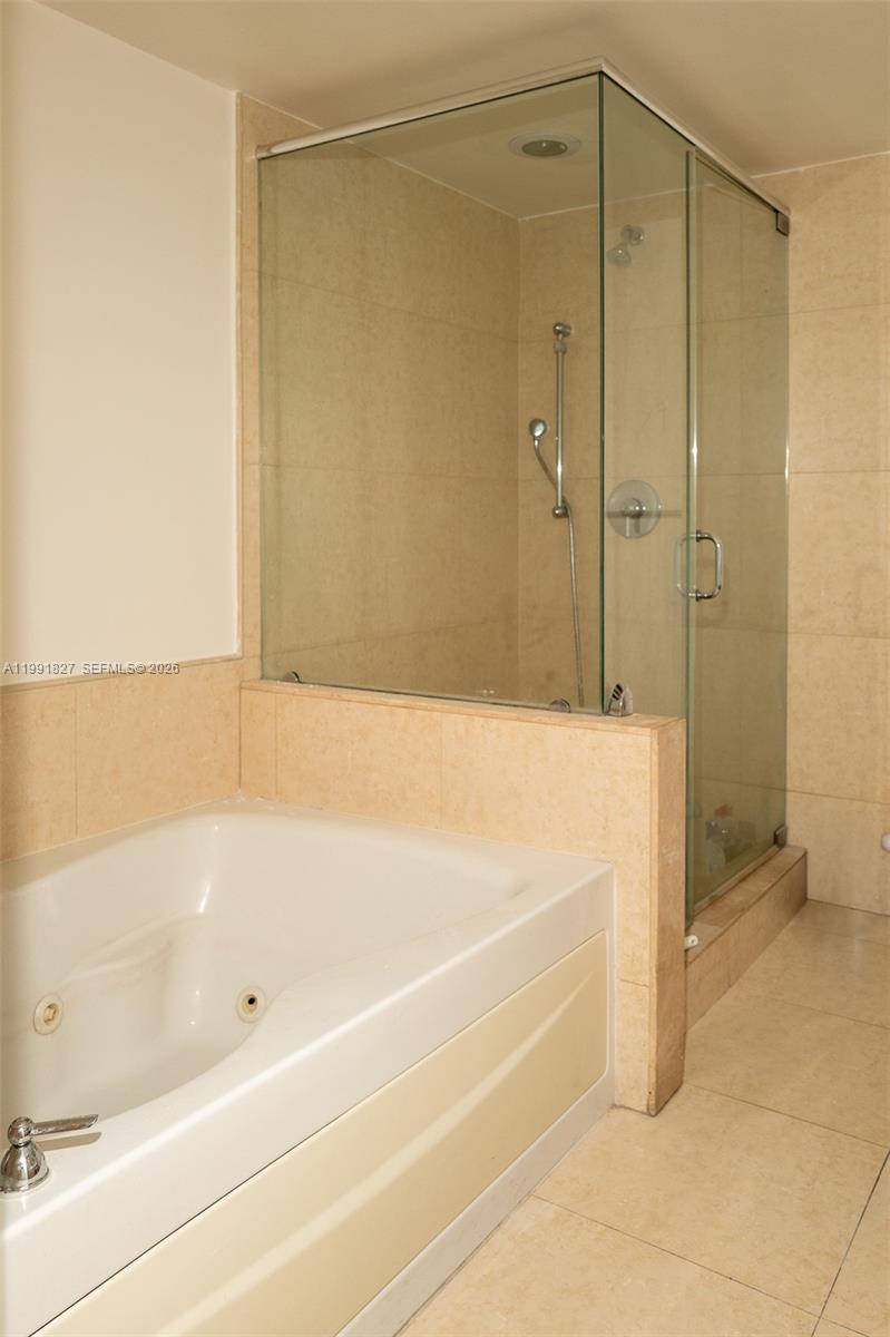 50 Biscayne Blvd #4111 Miami, FL 33132