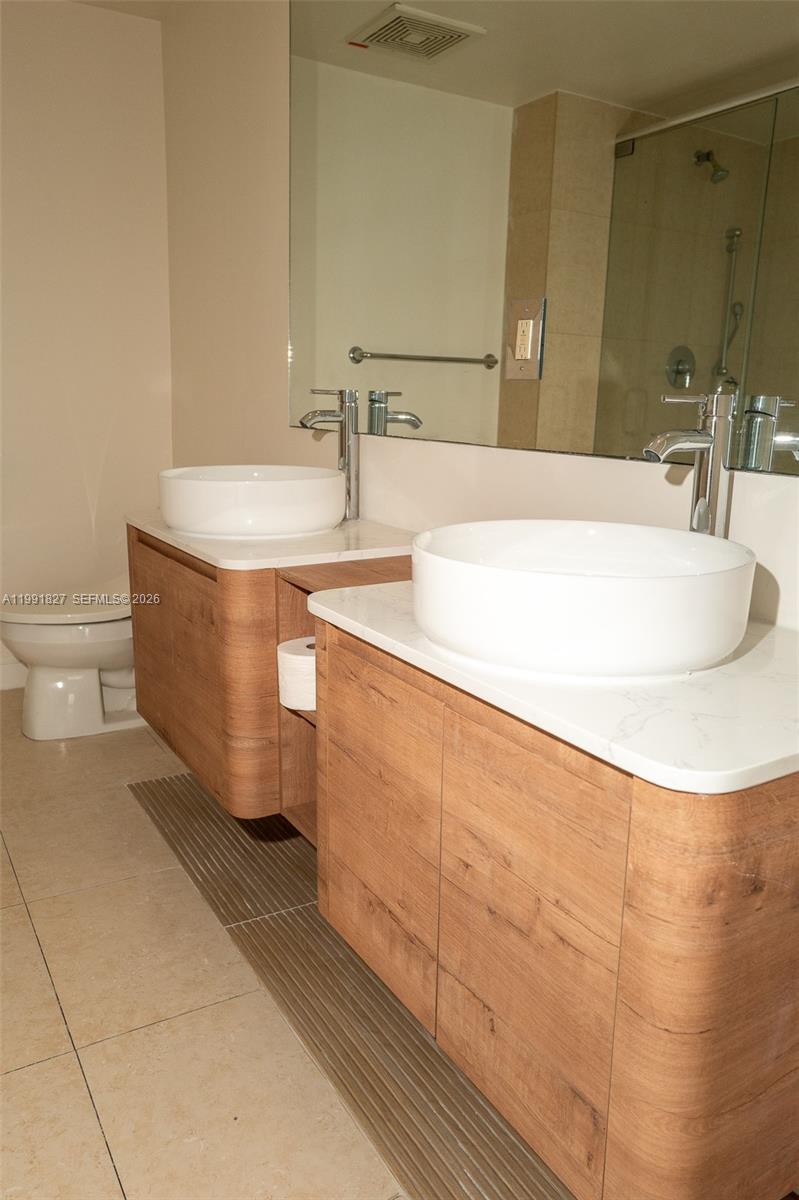 50 Biscayne Blvd #4111 Miami, FL 33132