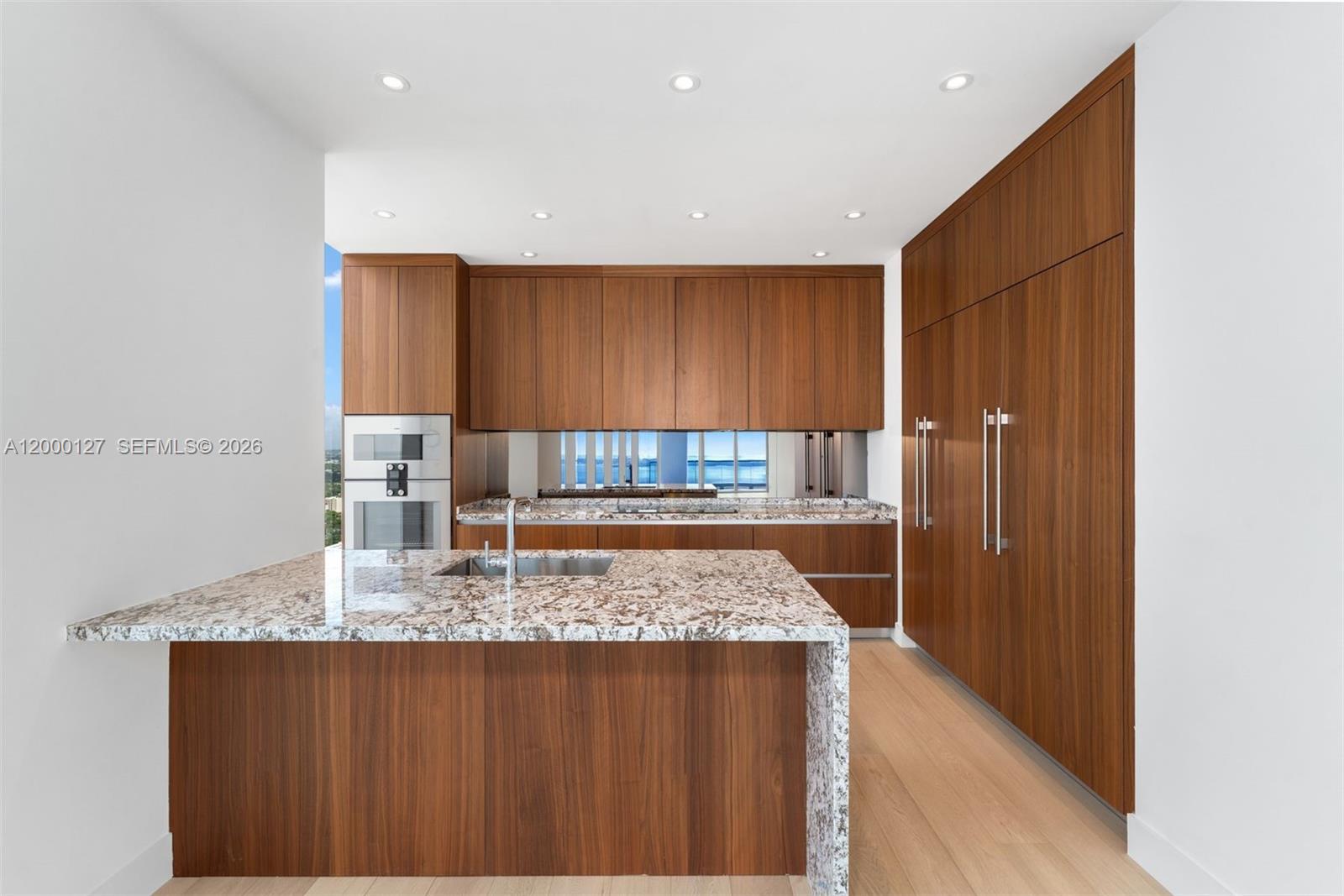 175 SE 25th Rd #3602 Miami, FL 33129