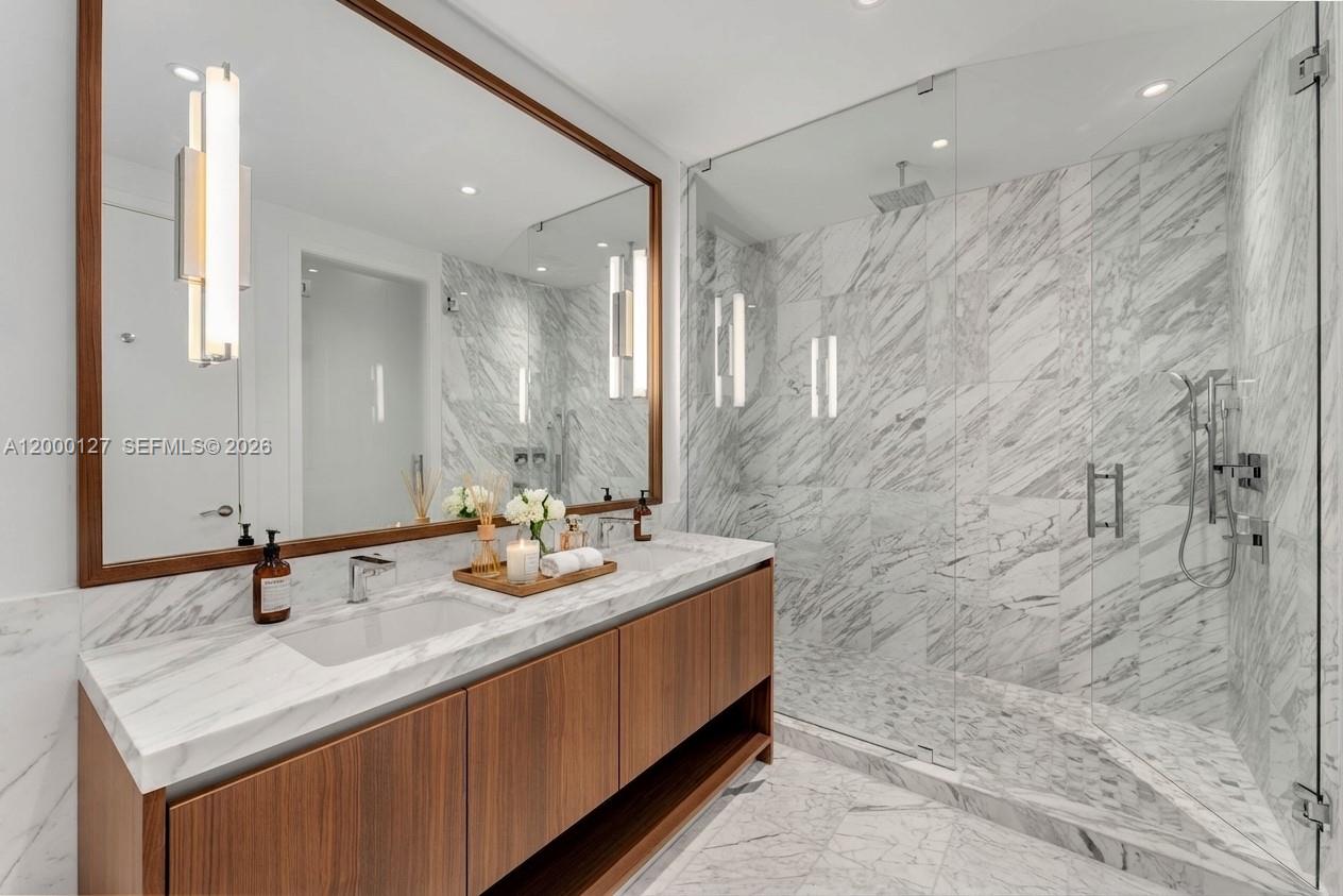 175 SE 25th Rd #3602 Miami, FL 33129