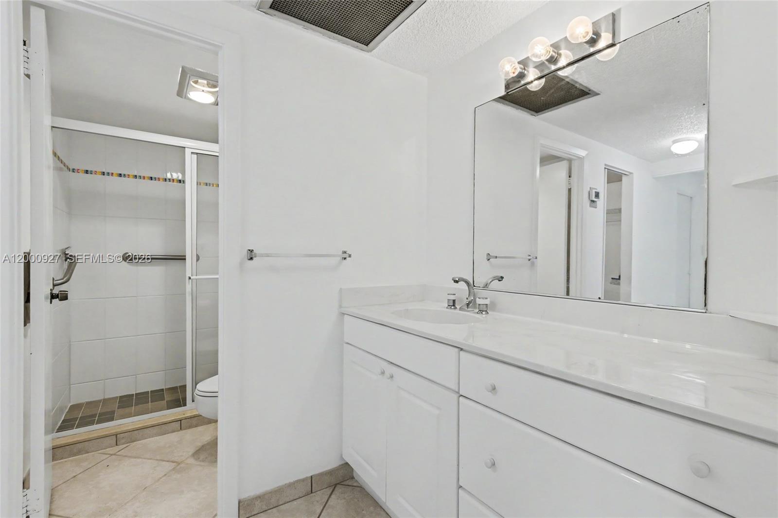 image Arlen House West32