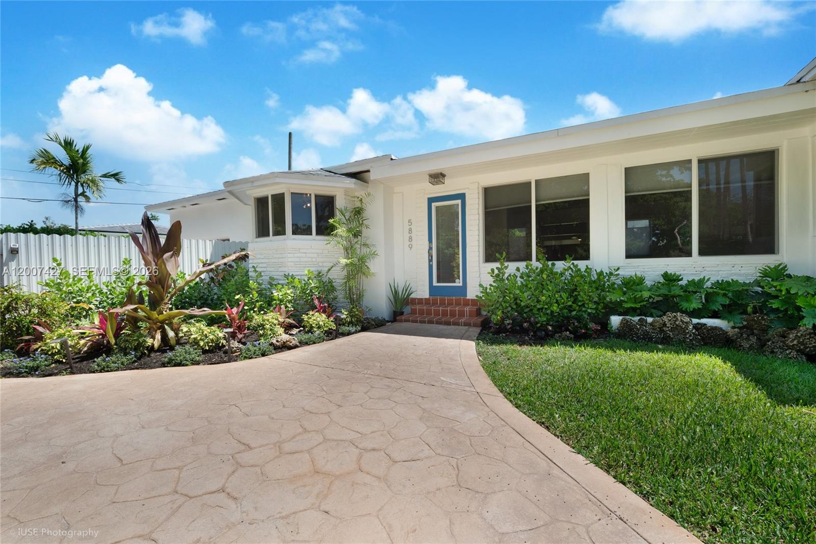 5889 Devonshire Blvd Miami, FL 33155